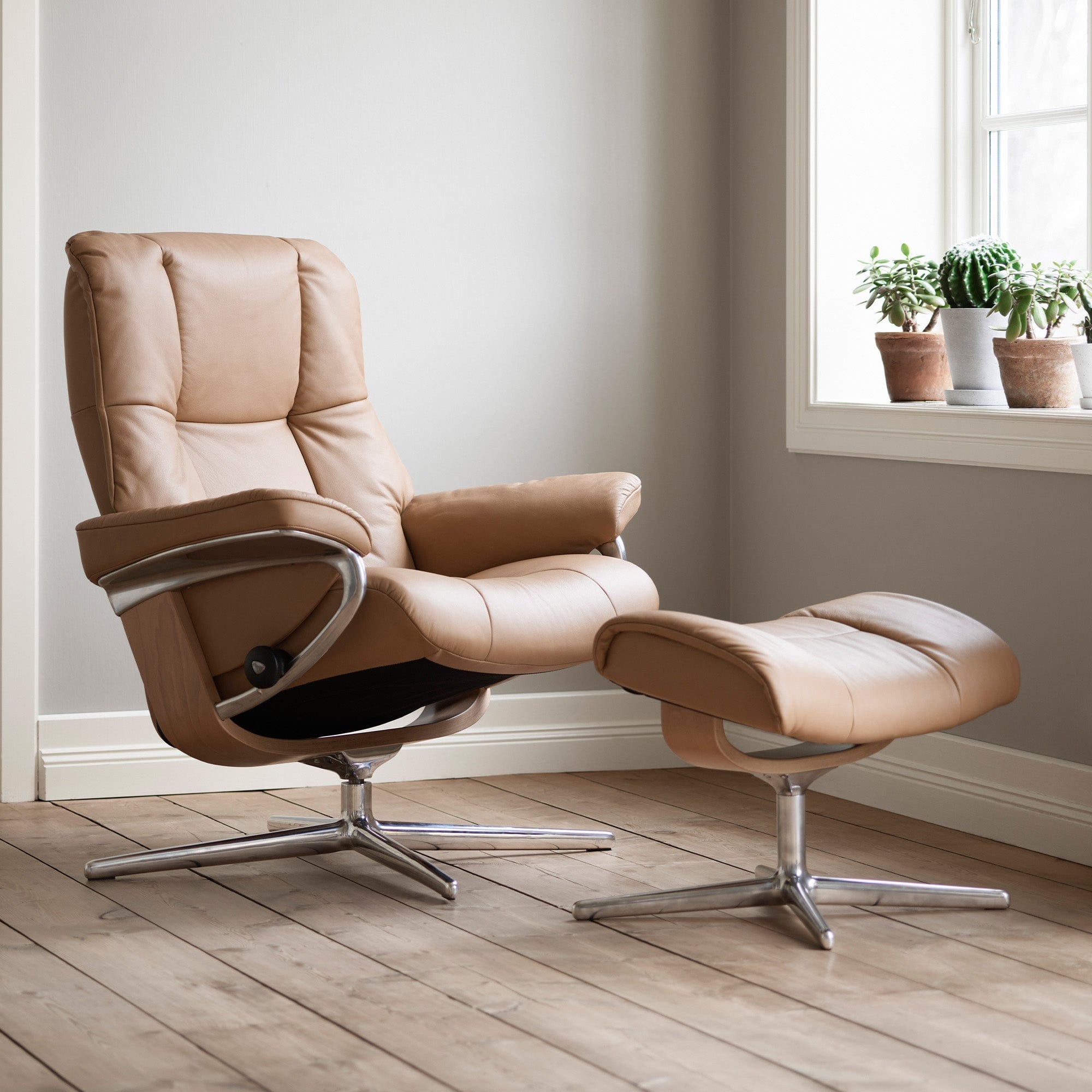 Mayfair Medium - Chair Cross Base With Footstool In Leather Paloma