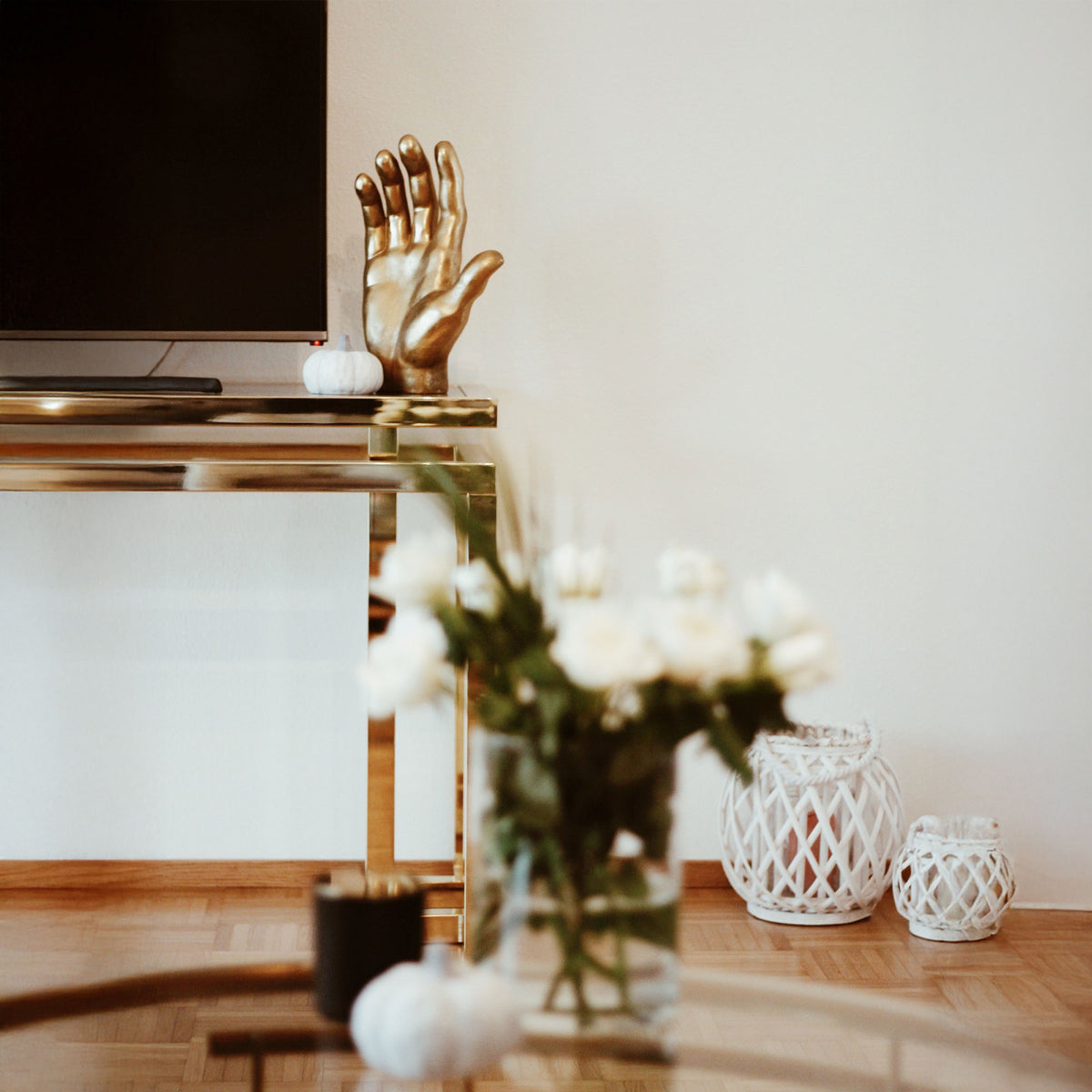 Mano - Gold Hands Sculpture