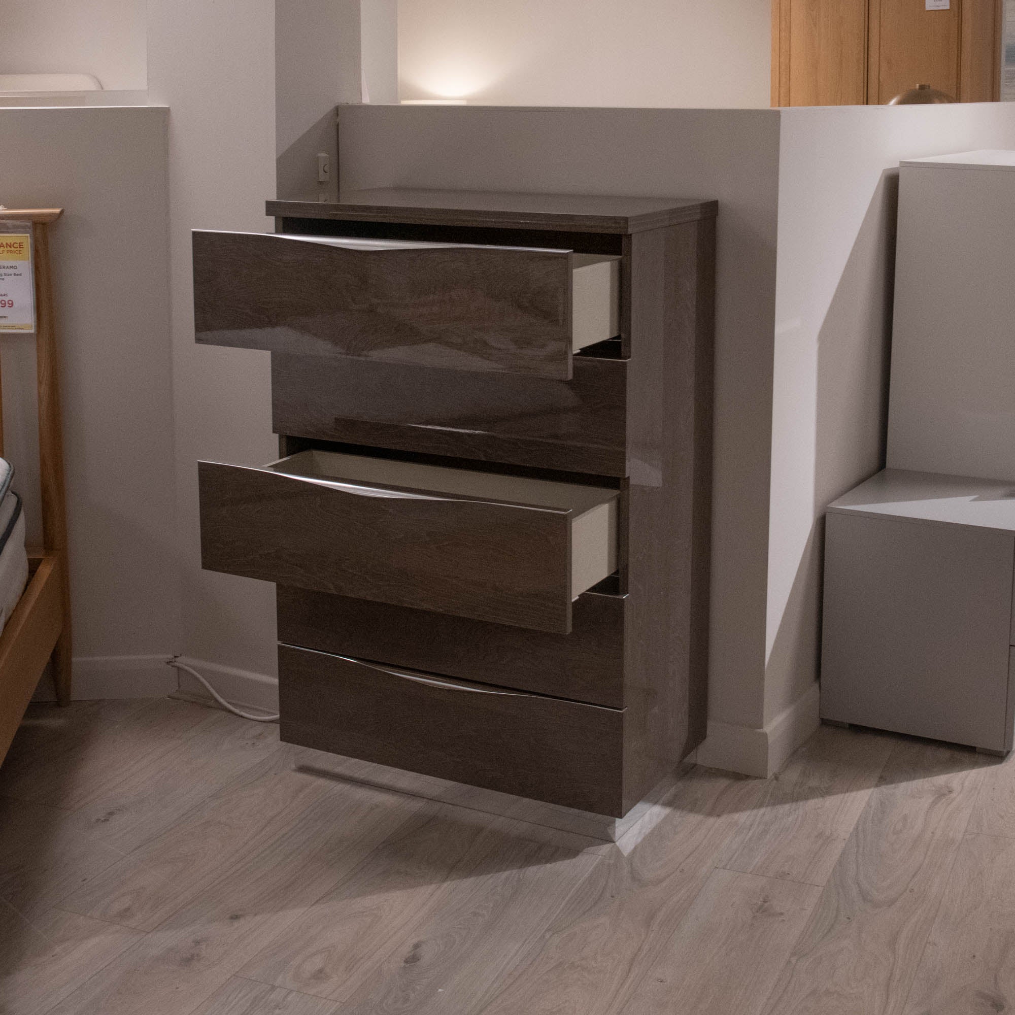 Treviso - 5 Drawer Chest of Drawers - Item As Pictured