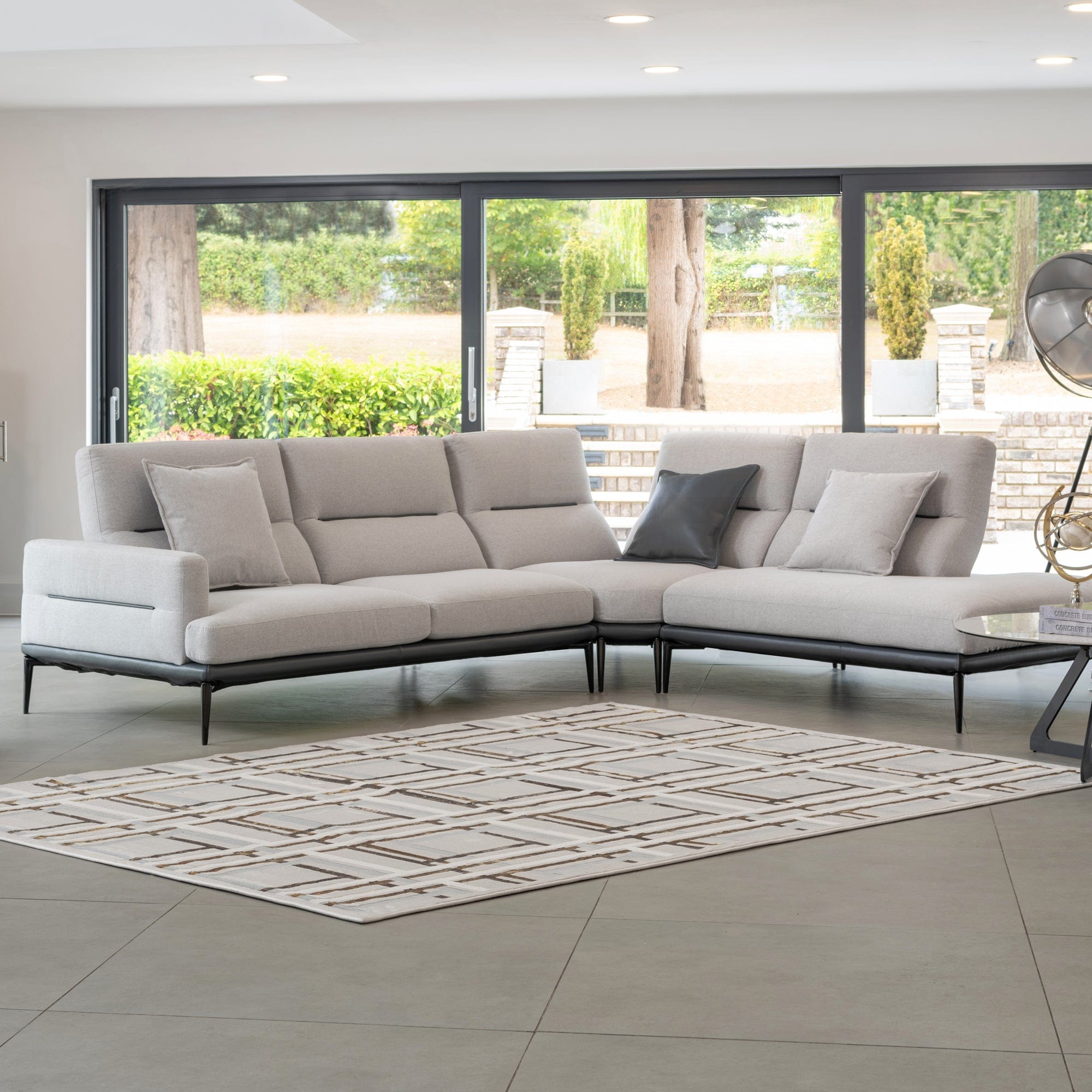 Laterza - RHF Adjustable Corner Sofa, Fabric