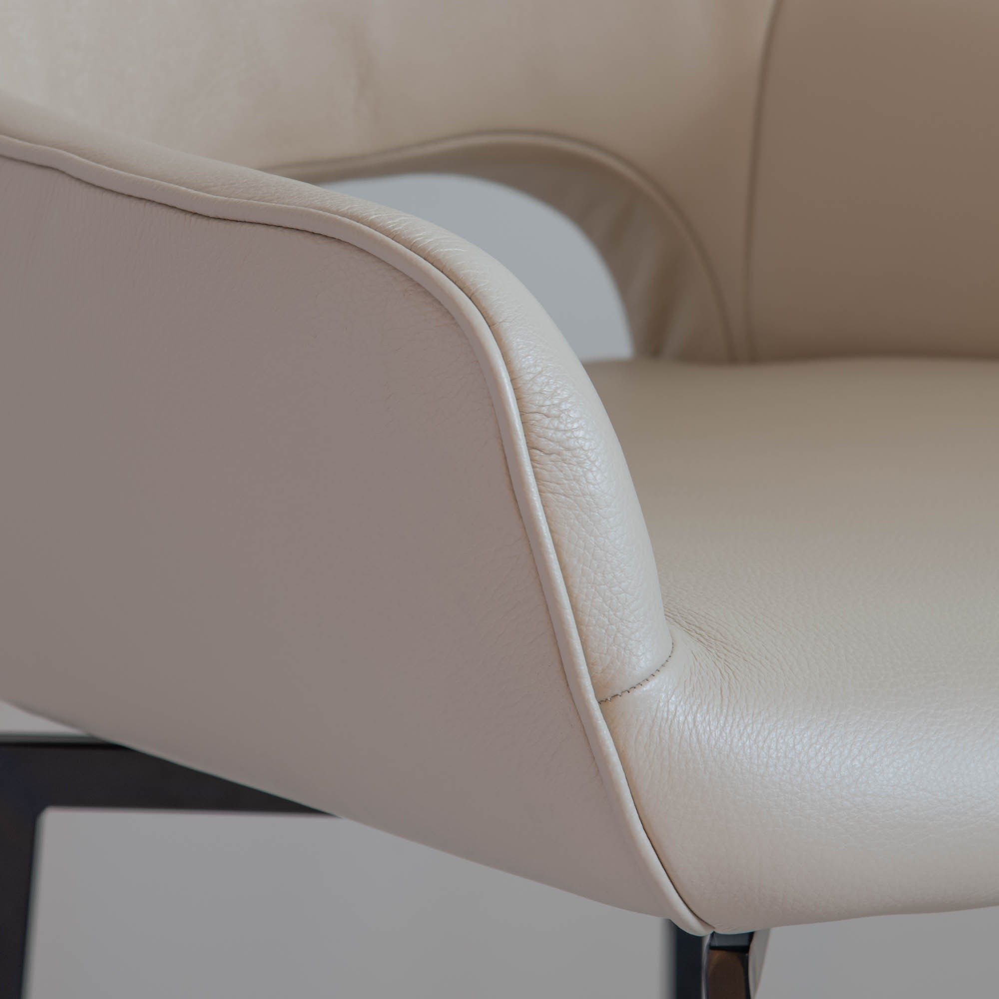 Luna - Swivel Counter Stool In Soleda Leather