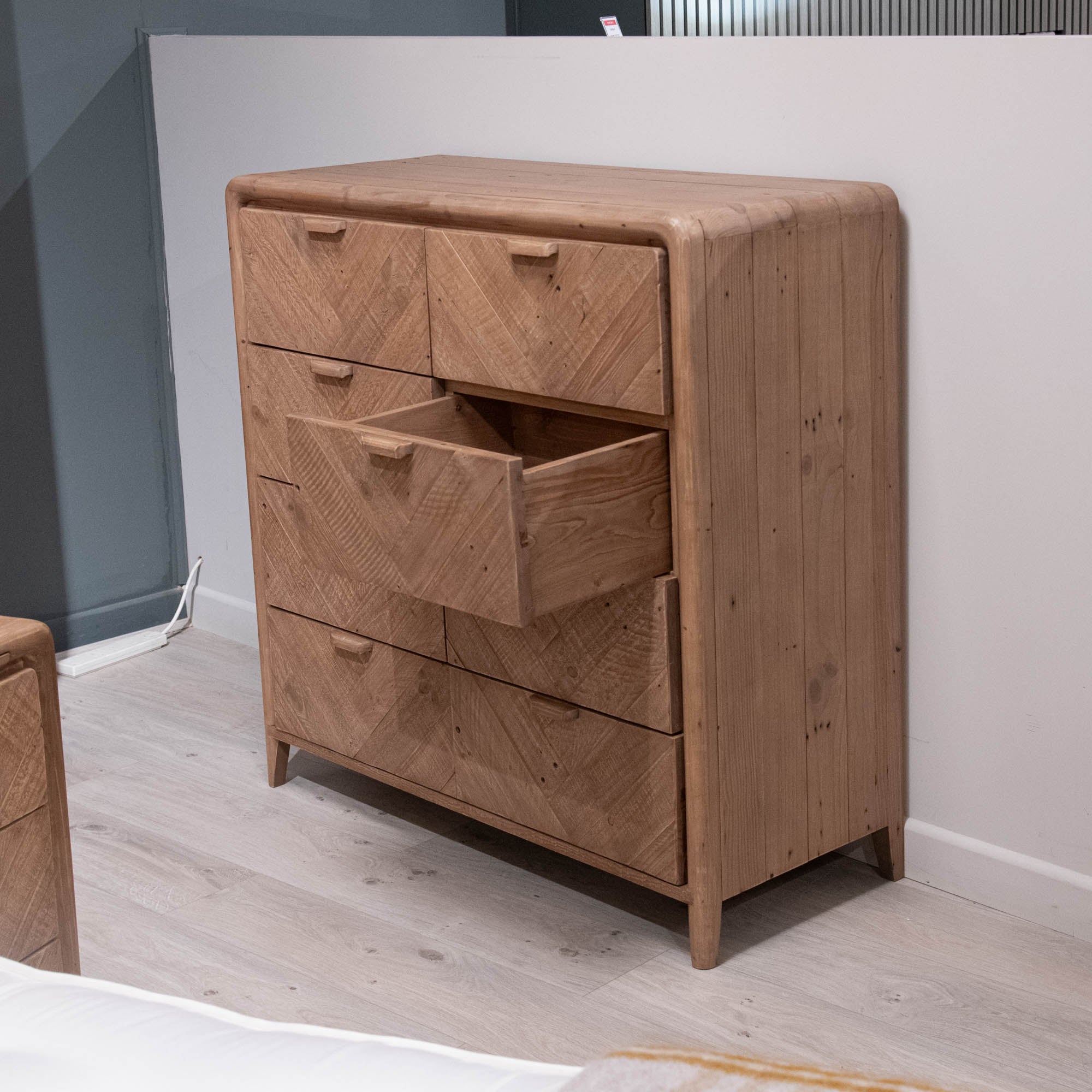 Brookhaven - 7 Drawer Chest - Item As Pictured
