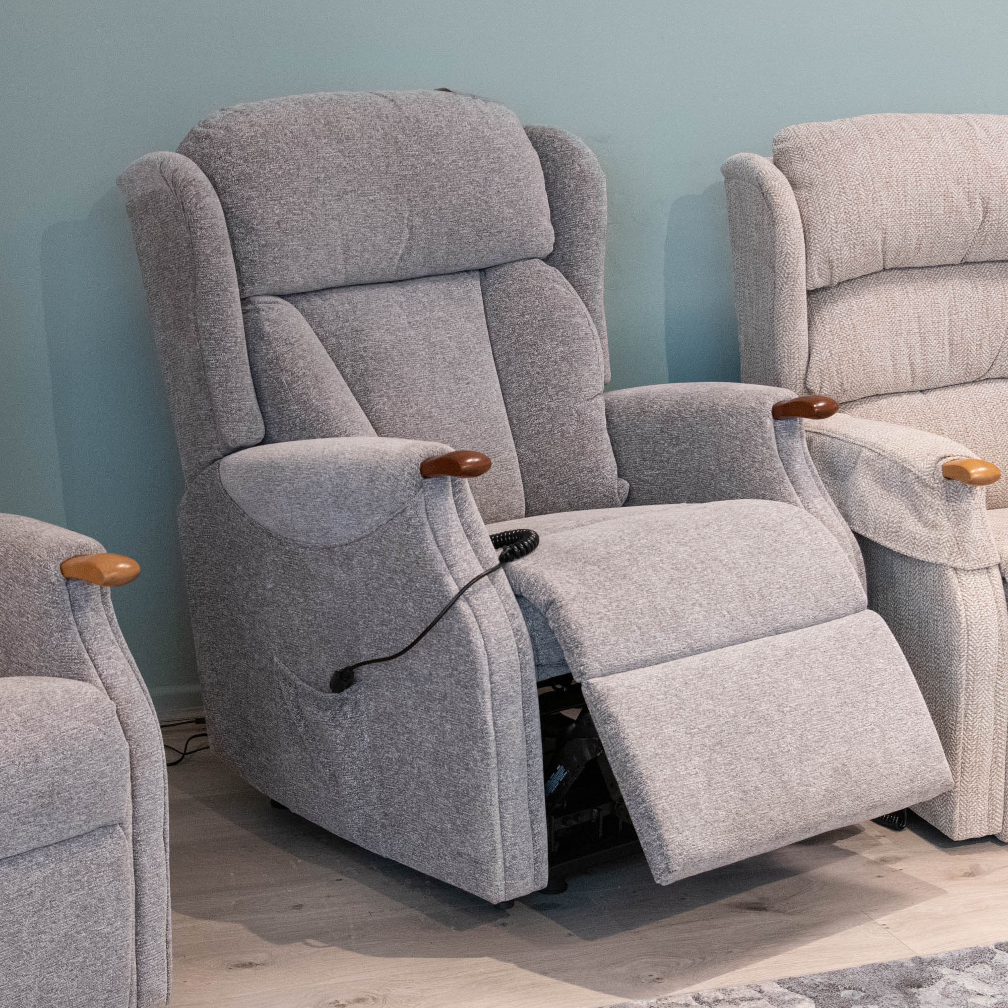 Cirencester - Grande Dual Motor Recliner - Item As Pictured