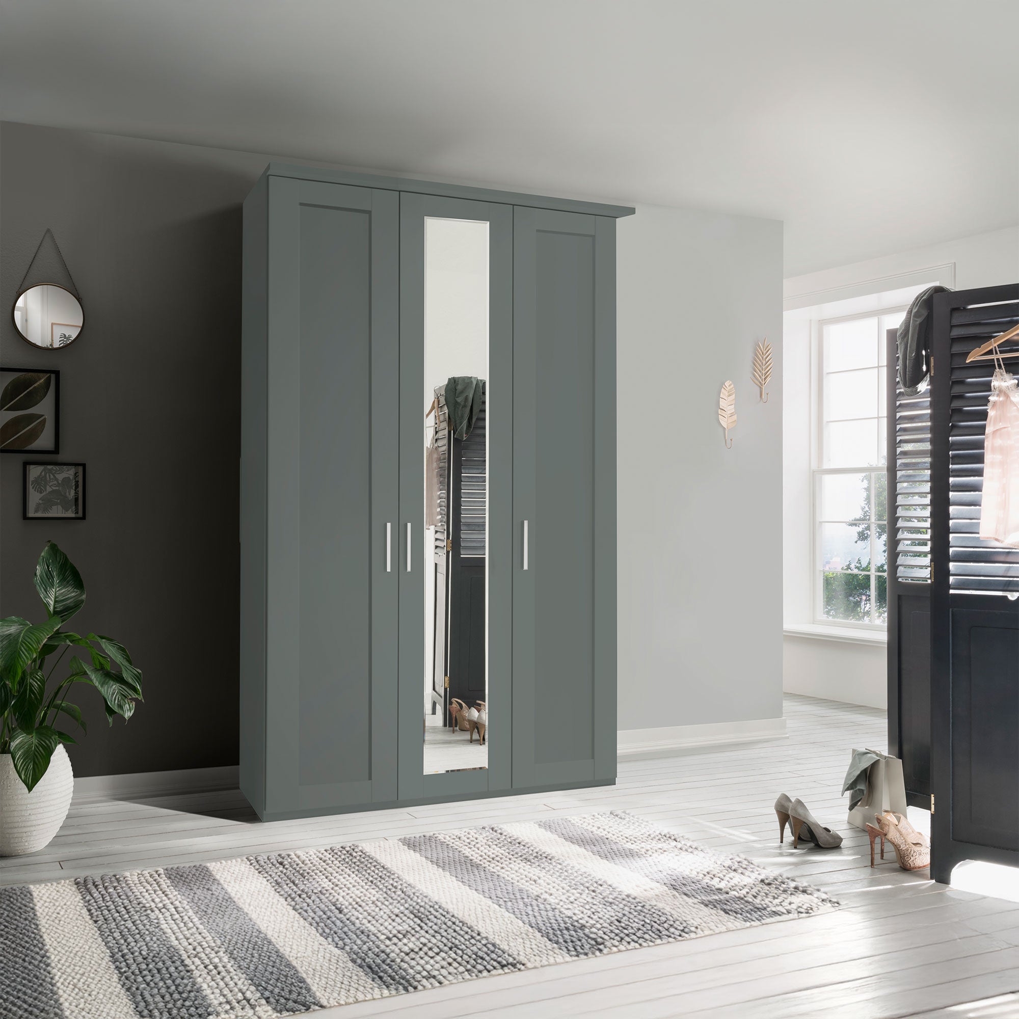 Milton - 3 Door Wardrobe, 1 Mirror