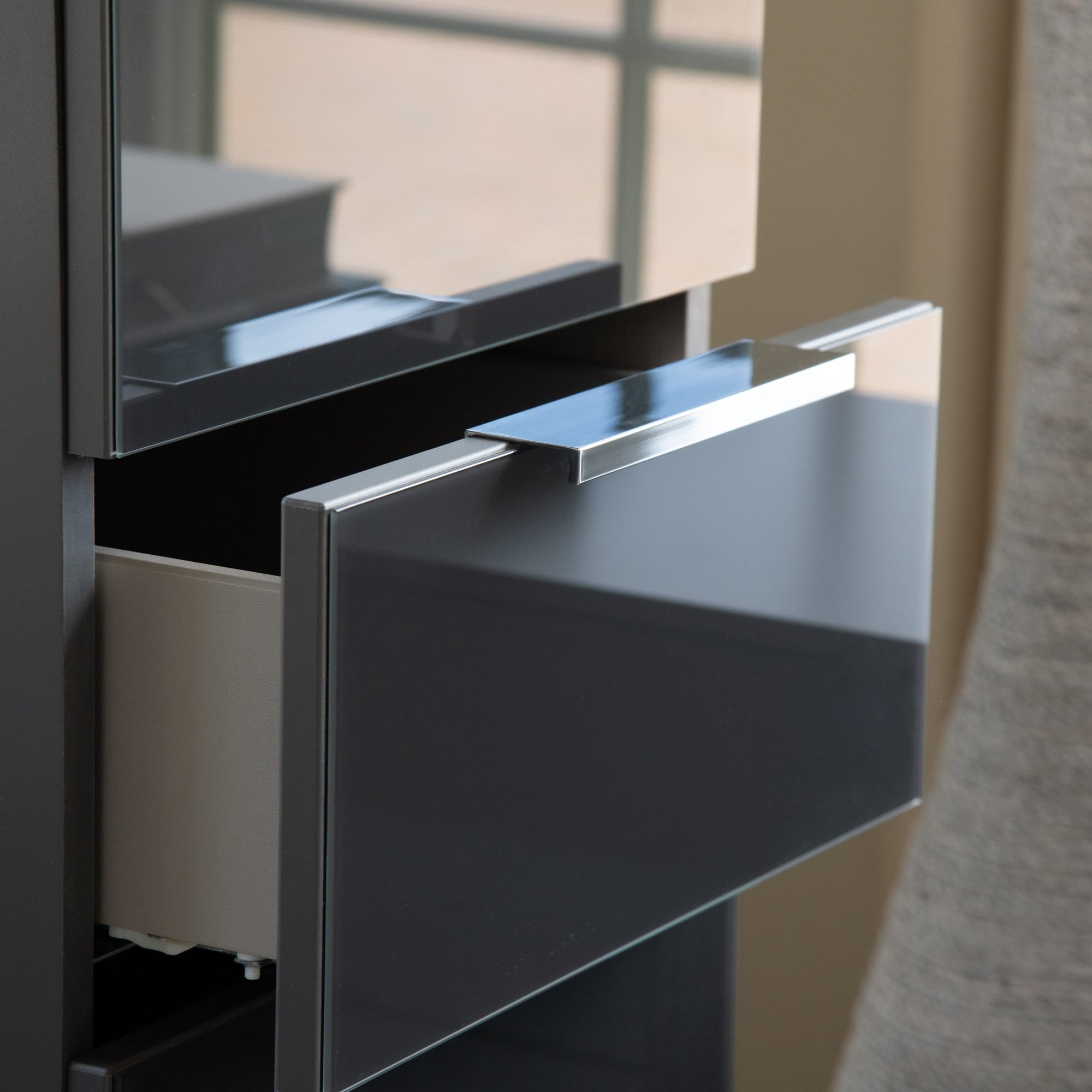 Strada - 4 Drawer Chest of Drawers, Midi