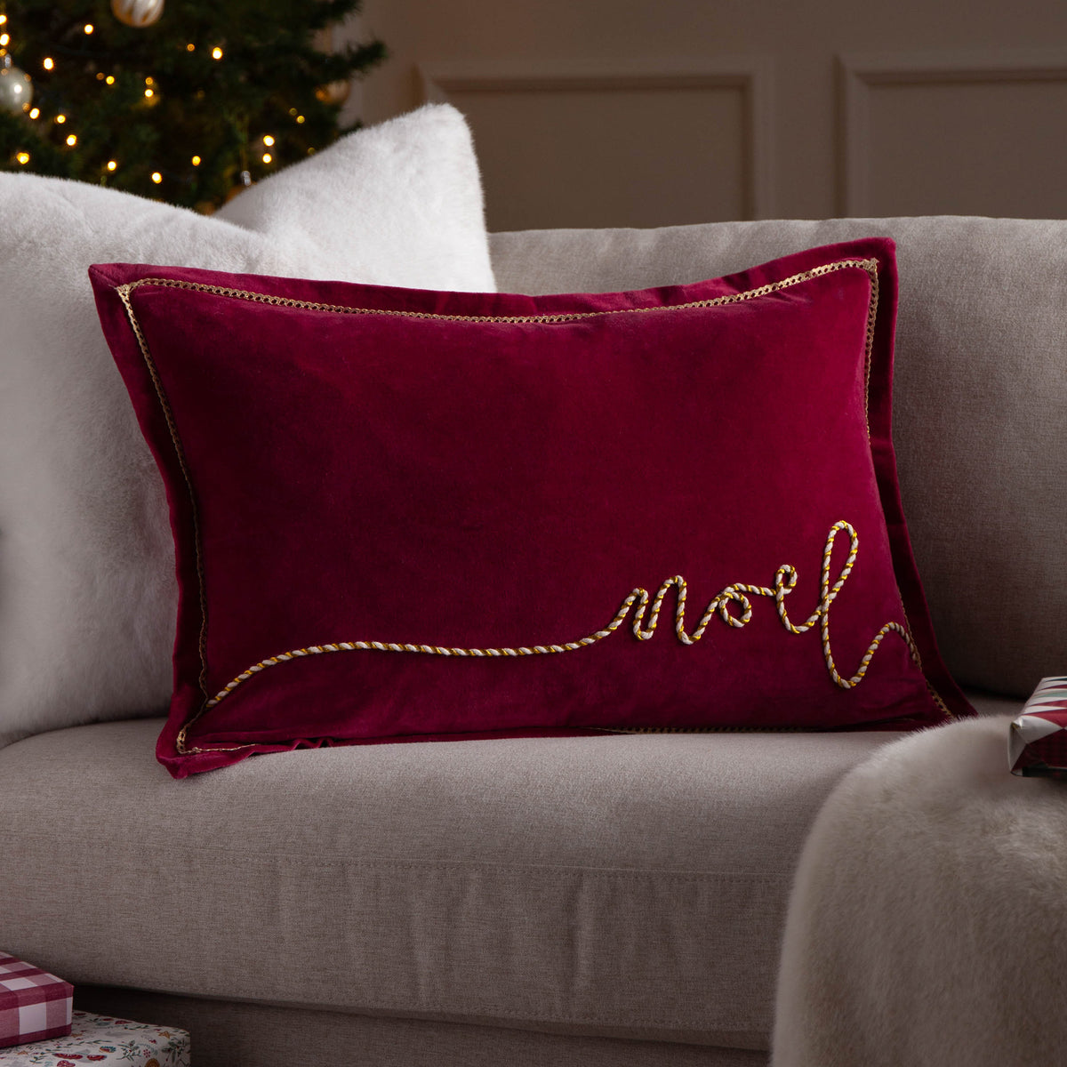 Winter Noel Velvet - Red Cushion 40x60cm