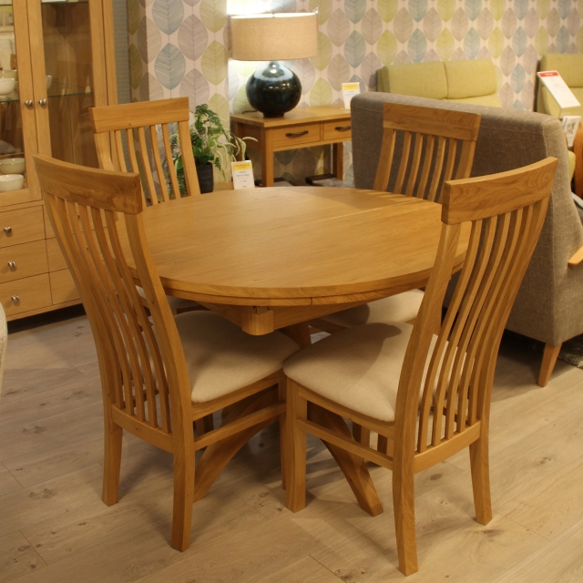 106cm Round Extending Dining Table & 4 Chairs Set - Item as Pictured - Loxley