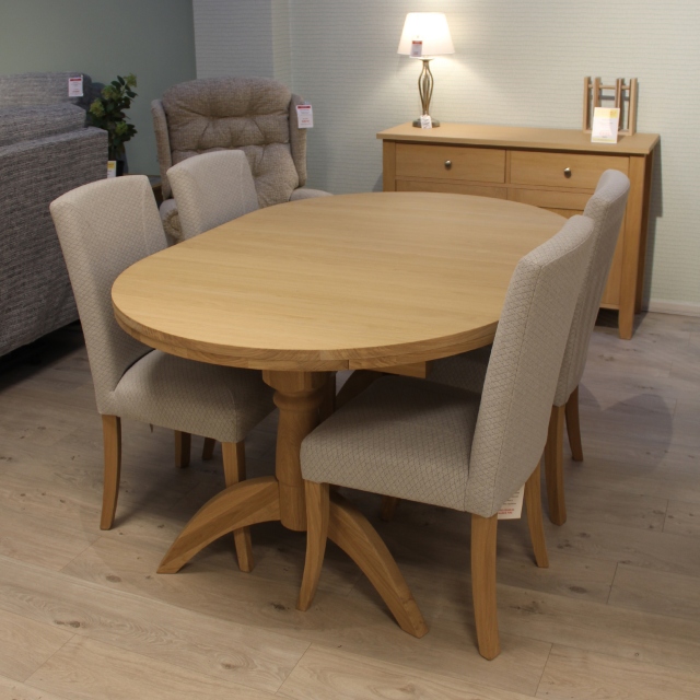 160cm Oval Extending Dining Table & 4 Chairs Set - Item as Pictured - Loxley