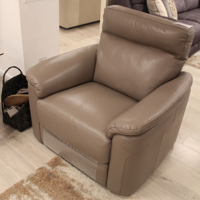 Power Recliner Chair in Leather - Item as Pictured - Preludio