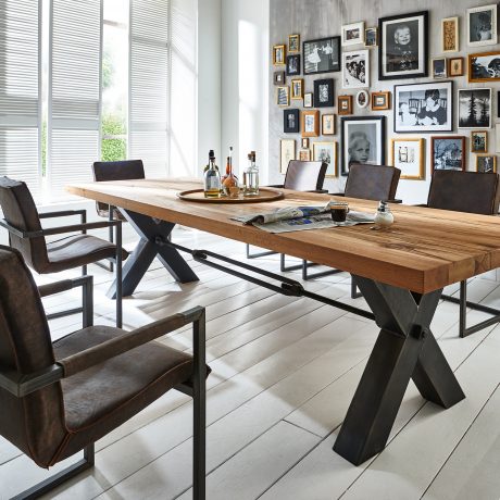 Colossus dining table