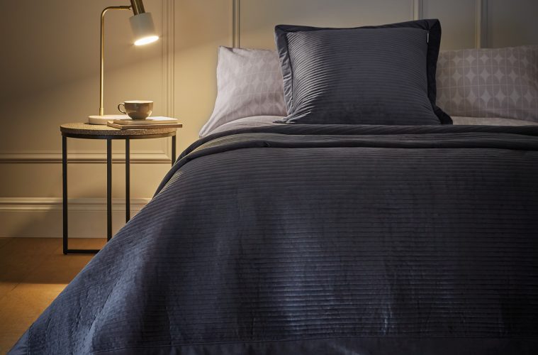 How to make a bedroom cosy for winter