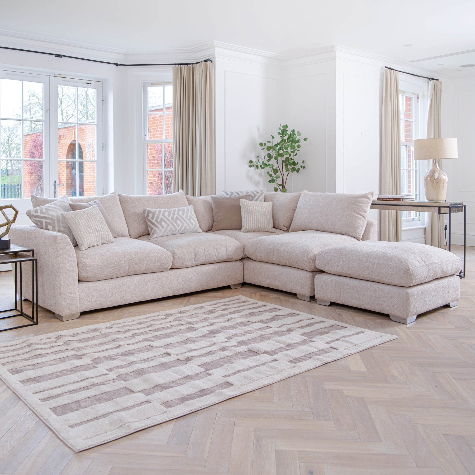Large corner suite hotsell