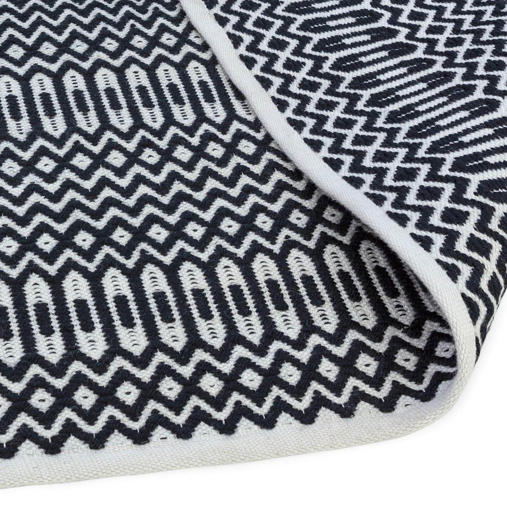 Halsey Rug - Black 200 x 290cm