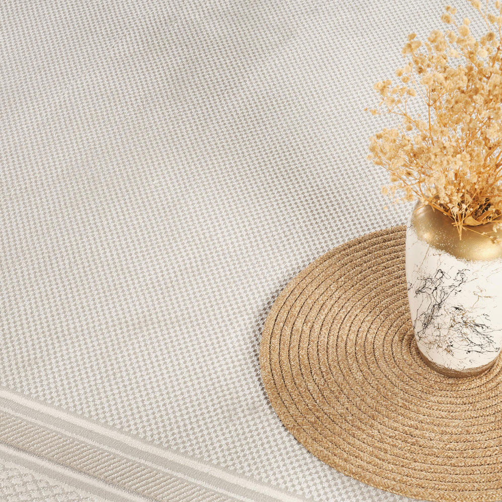 Olivia - Border Rug
