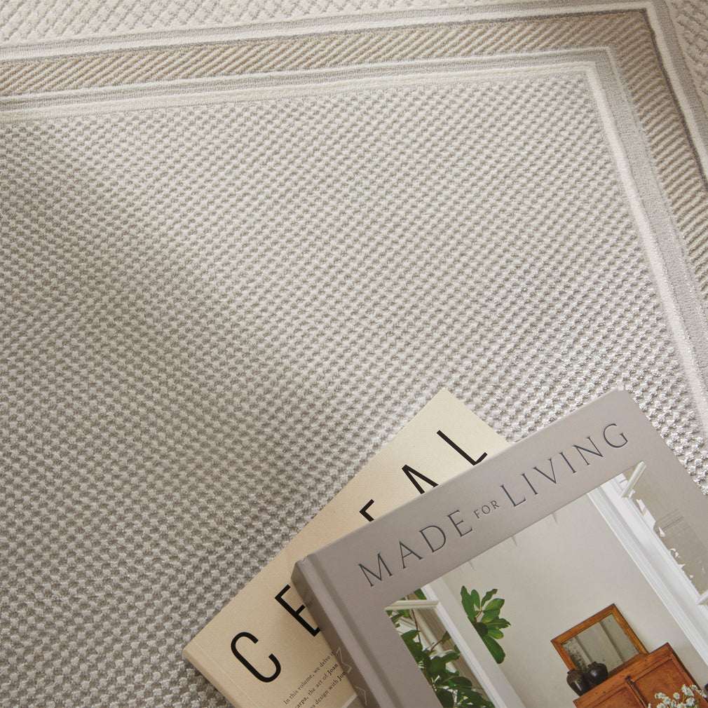 Olivia - Border Rug