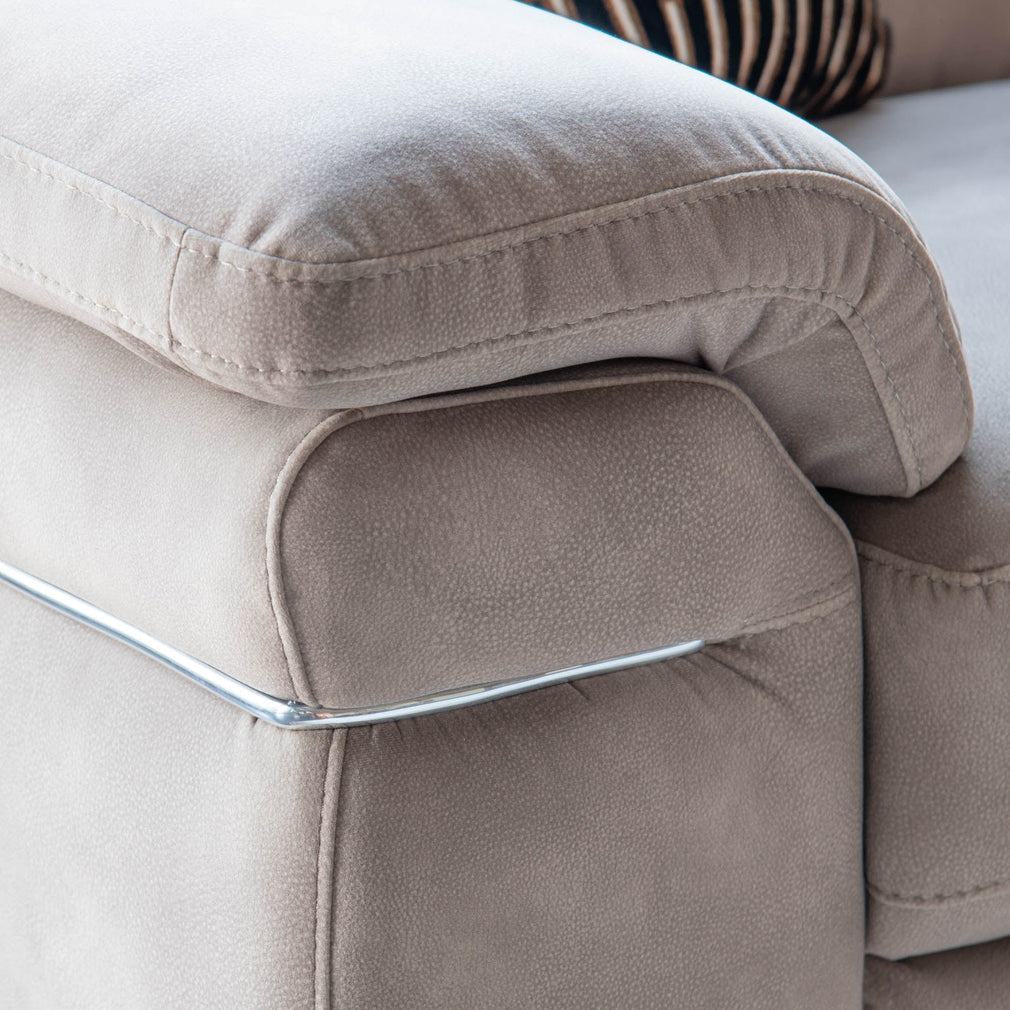 Berlinetta - 2.5 Compact Seat Sofa In Fabric