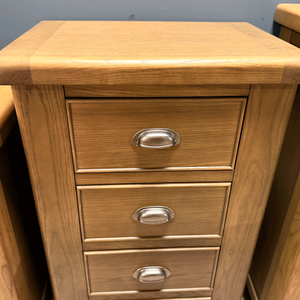 Farringdon 4 Drawer Narrow Chest Oak Finish
