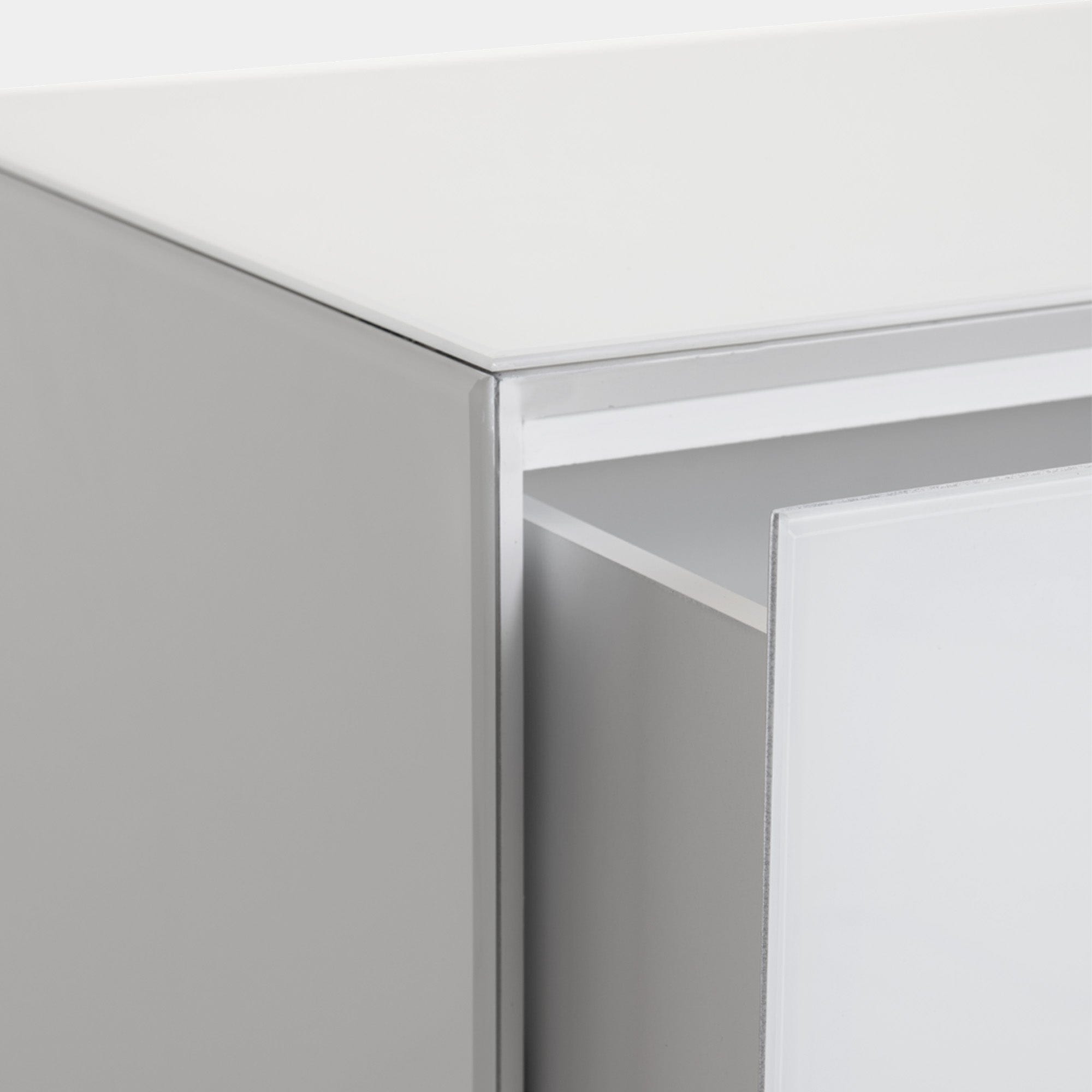 Cassandra - Dressing Table