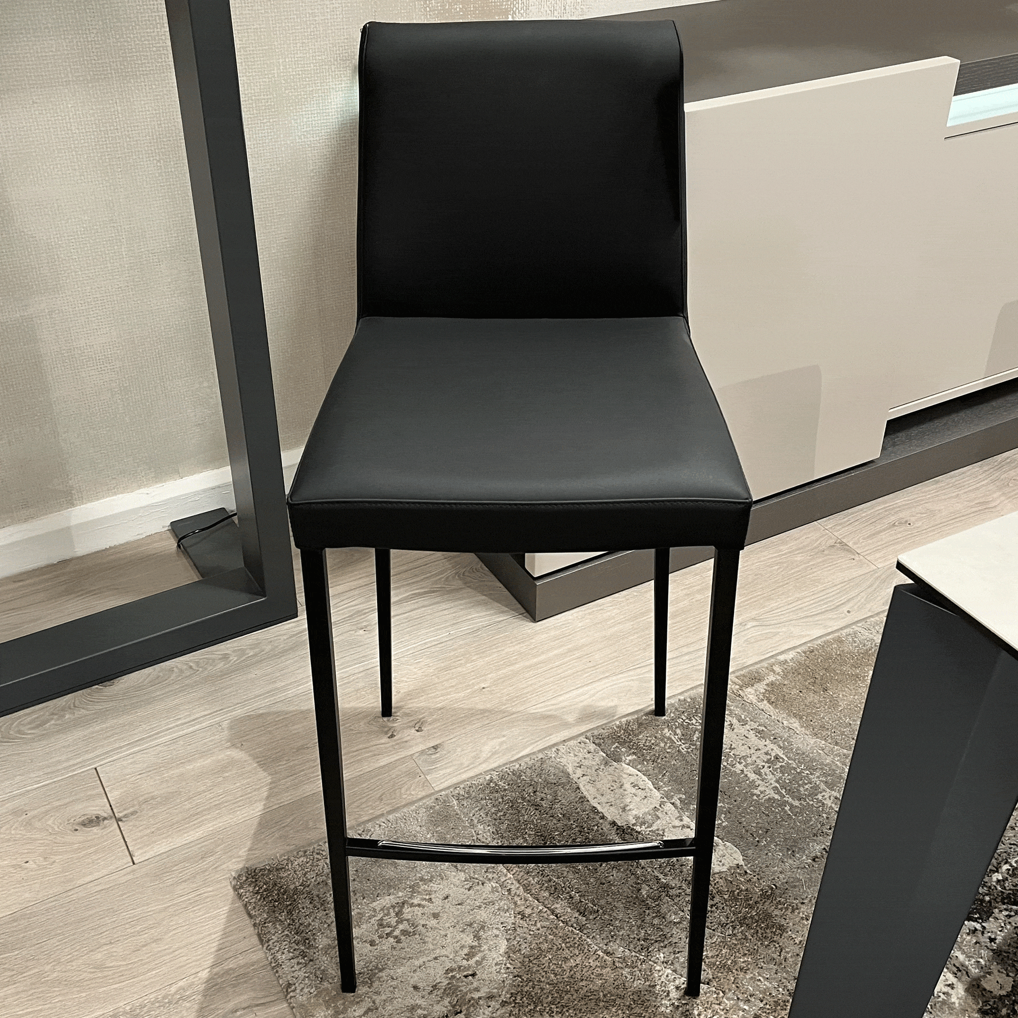 Caligaris Aida Stool In P15 Black /Cat D Skuba Black S93