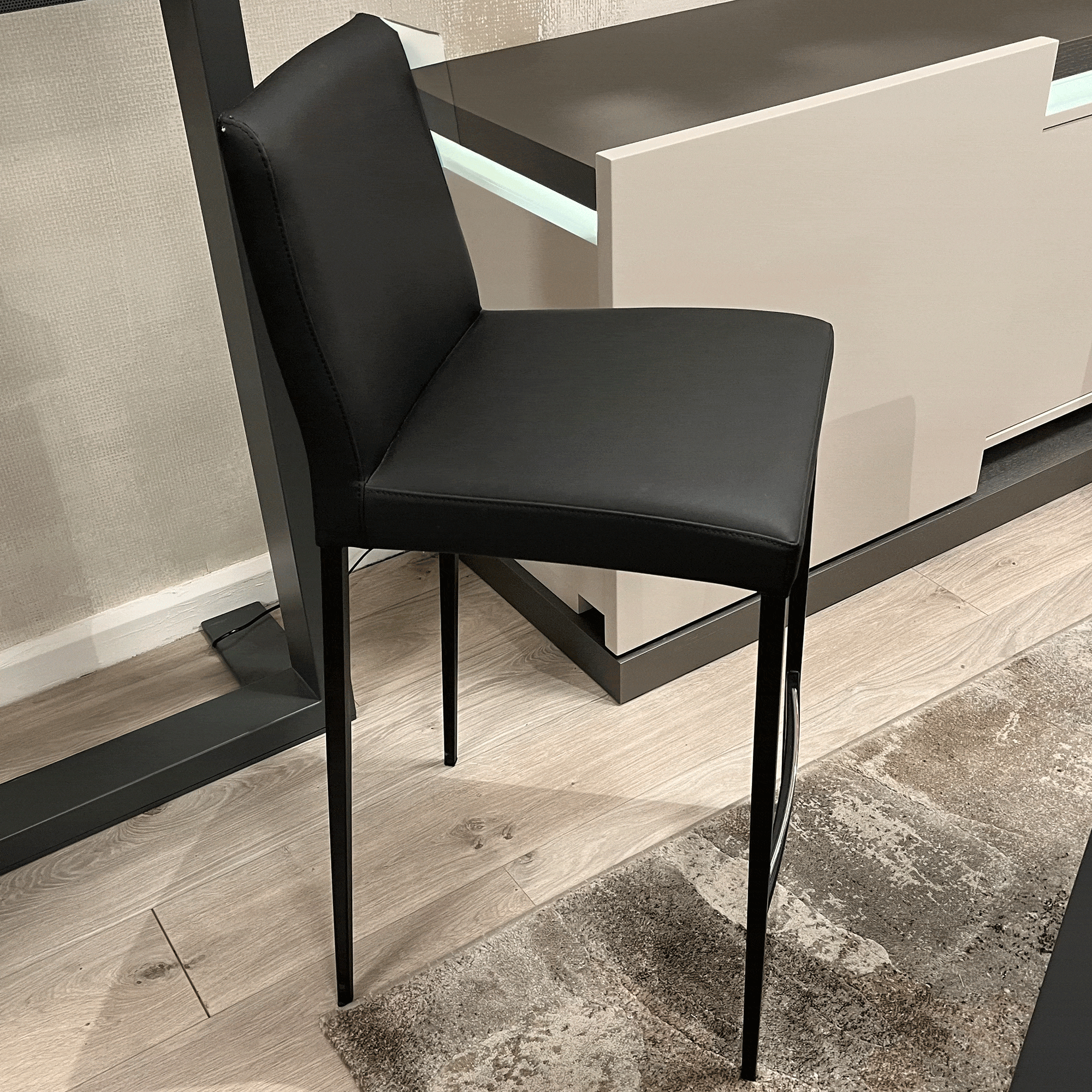 Caligaris Aida Stool In P15 Black /Cat D Skuba Black S93