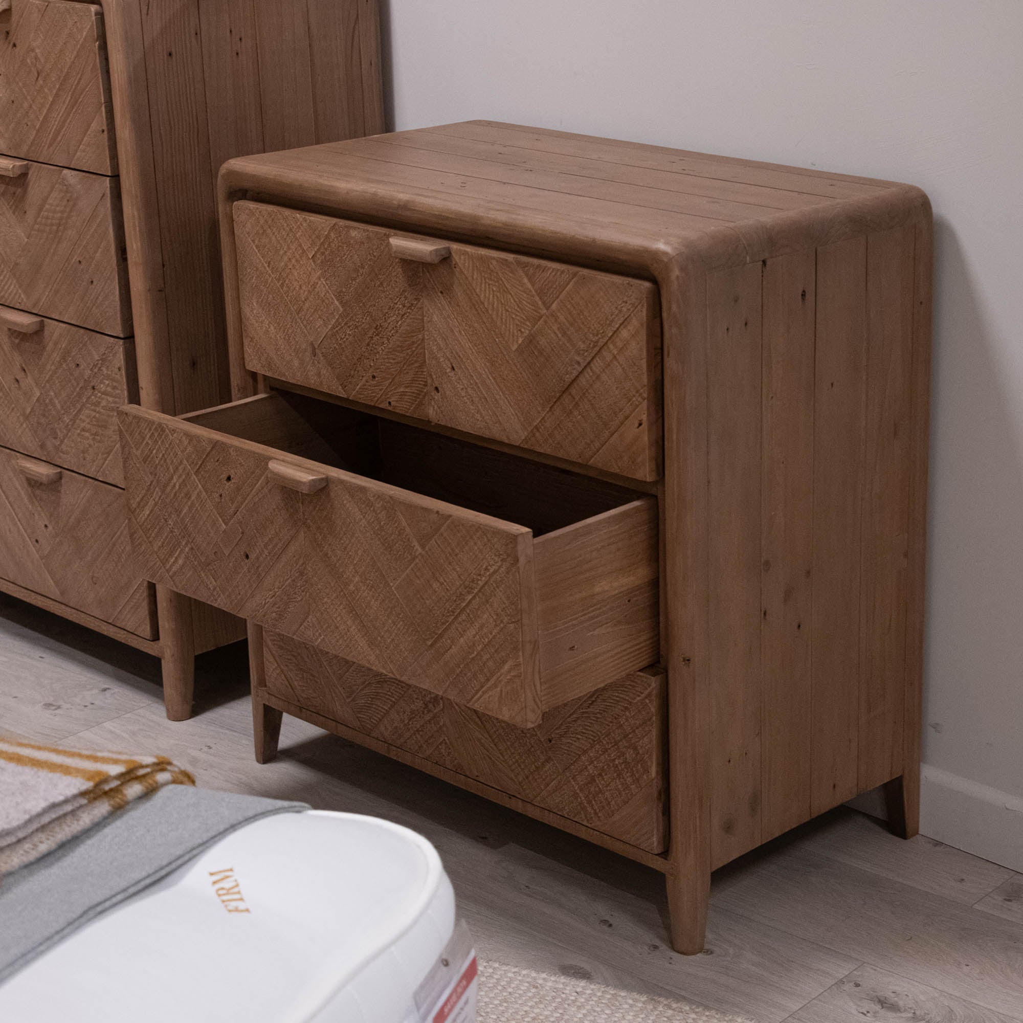 Brookhaven - 3 Drawer Chest - Item As Pictured