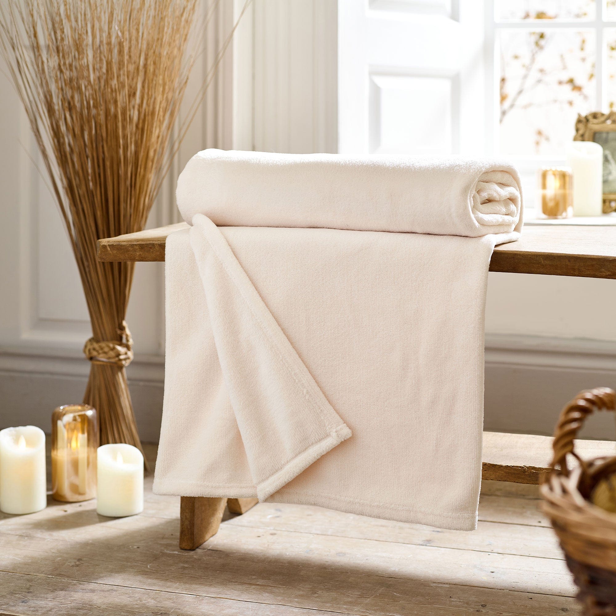 Snuggle Touch - Ivory Throw 140x180cm