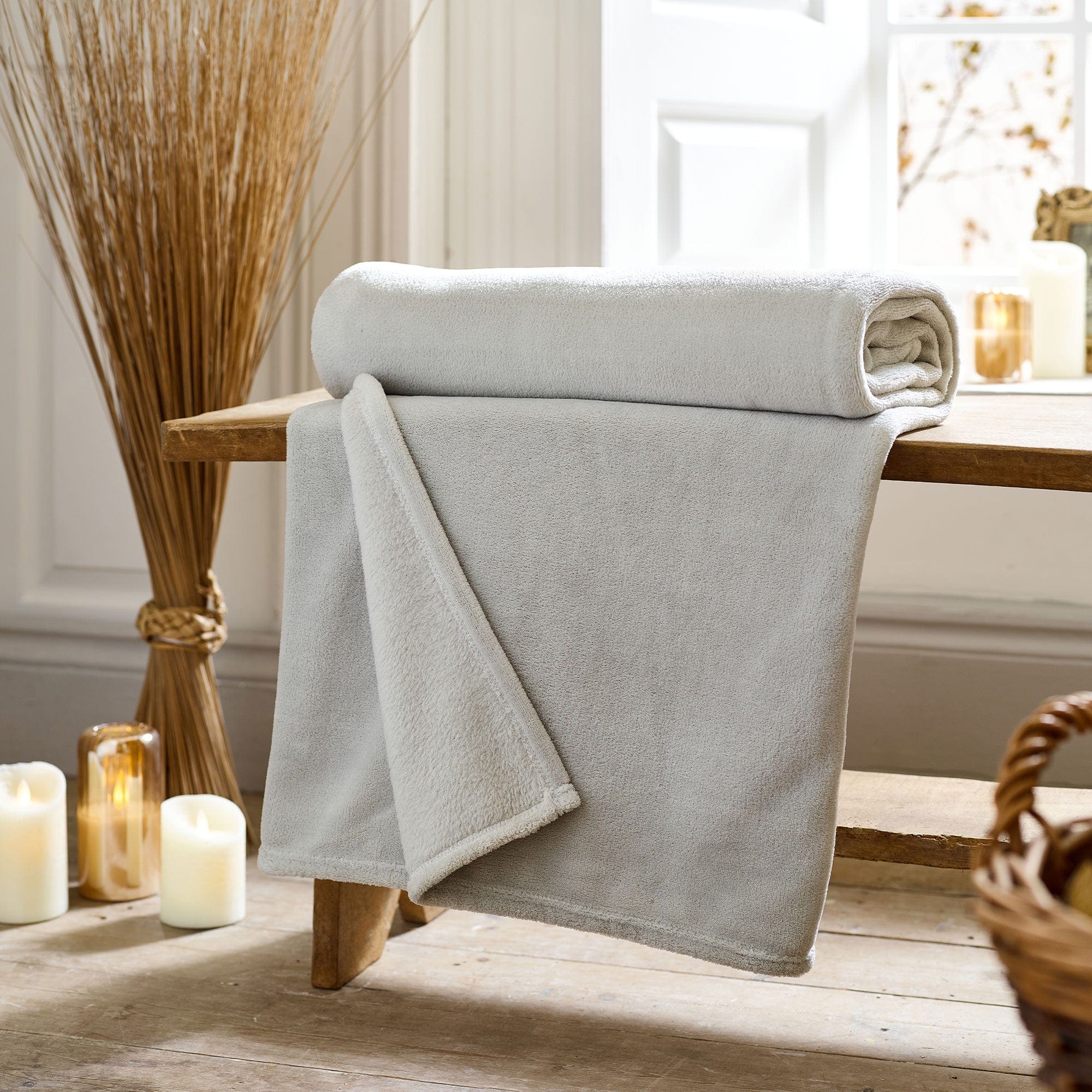 Snuggle Touch-  Light Grey Throw 140x180cm