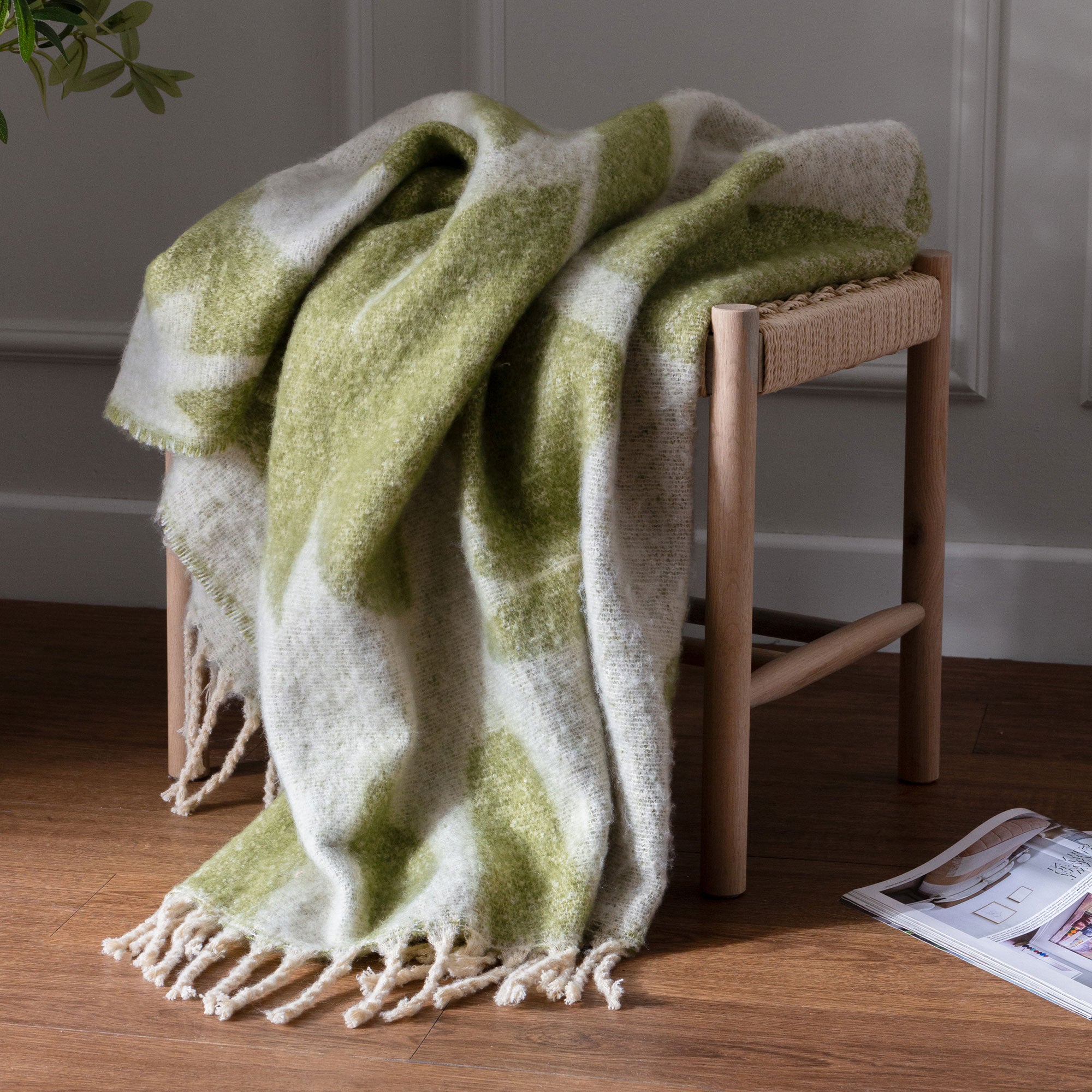 Meta - Olive Throw