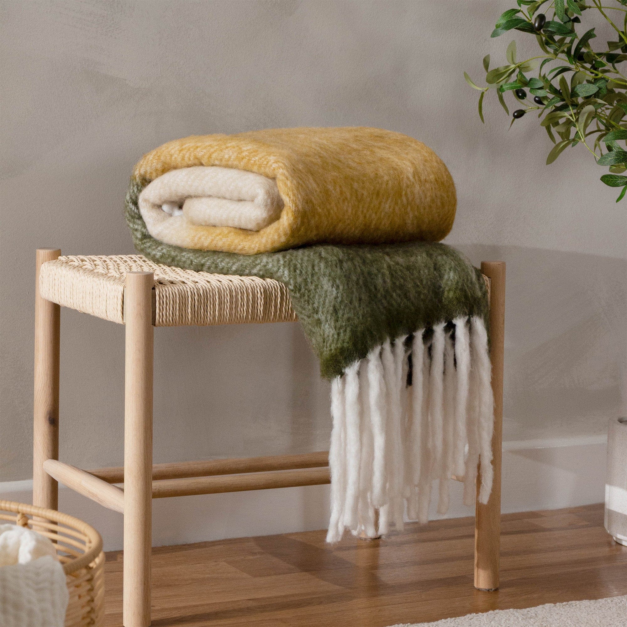 Rawton - Ombre Throw Natural/Moss 130x180cm