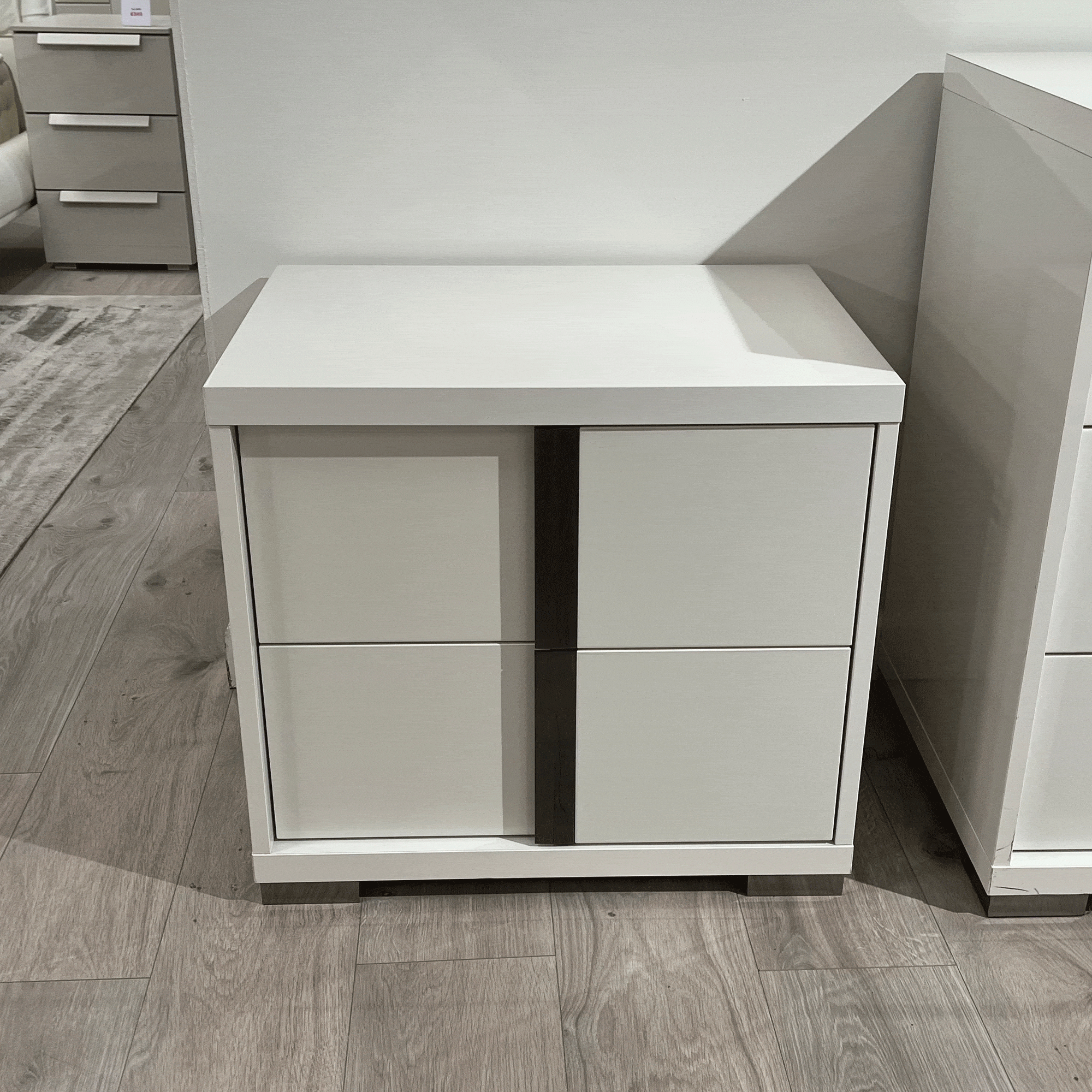 Selina Right Night Stand In White High Gloss