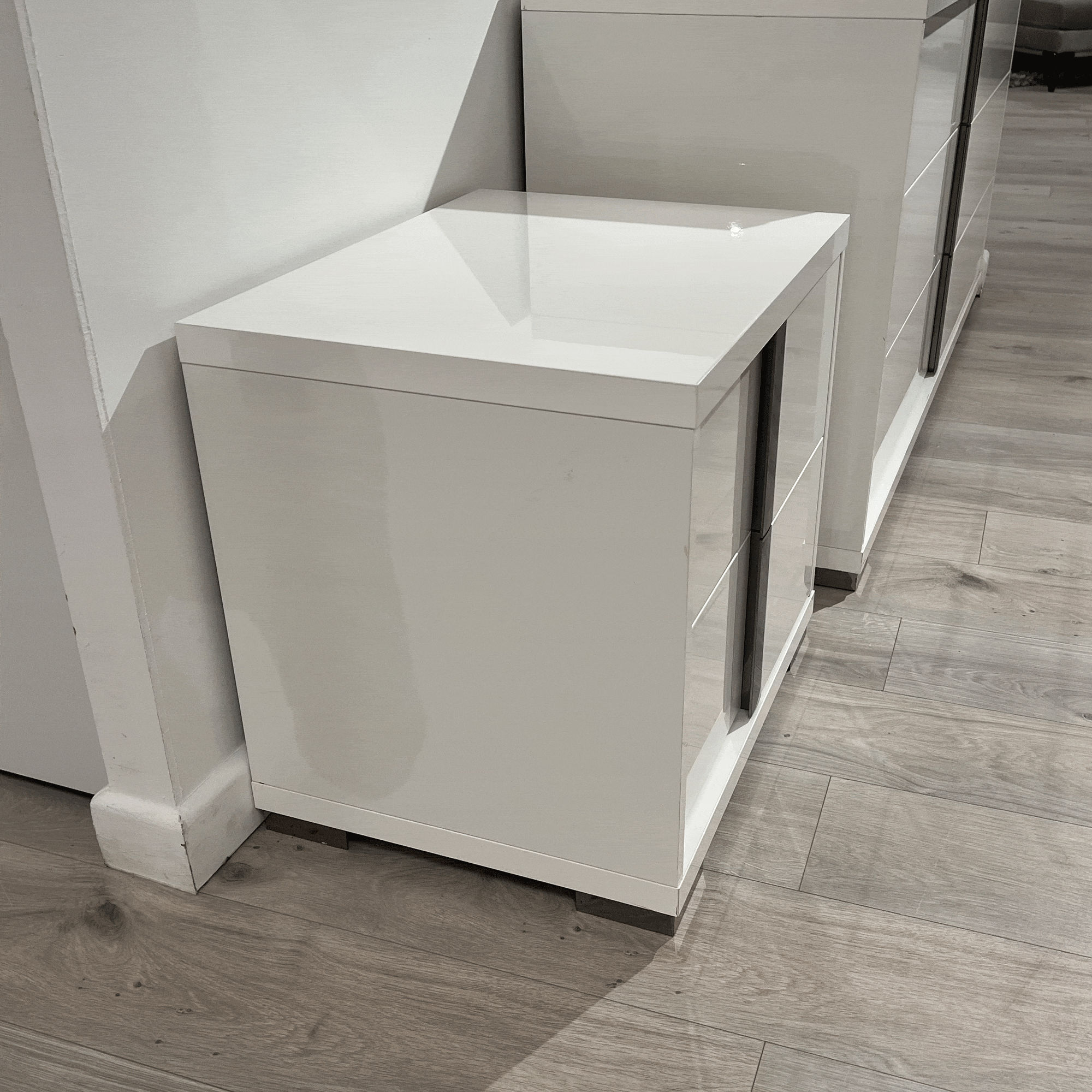 Selina Right Night Stand In White High Gloss