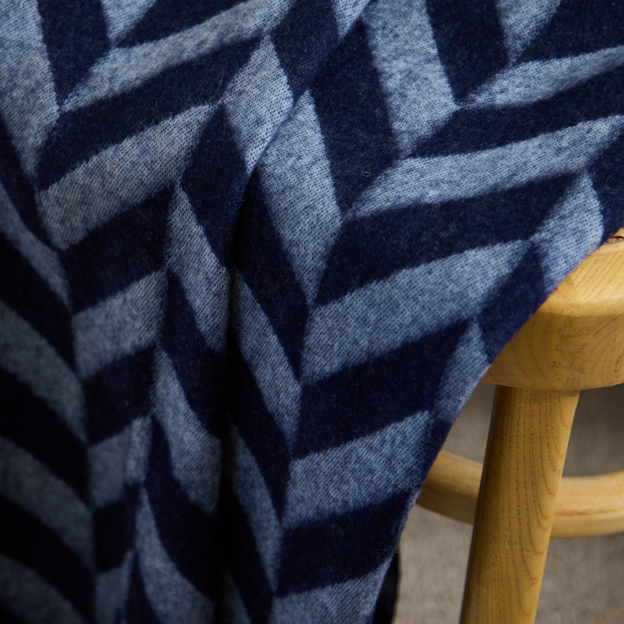 Chunky Herringbone - Navy & Powder Blue Throw 140x190cm