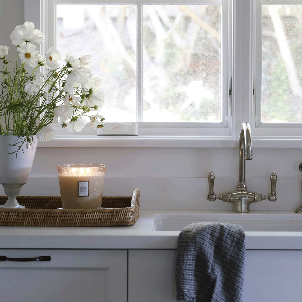 Voluspa - Jasmine Midnight Blooms Candle Jar