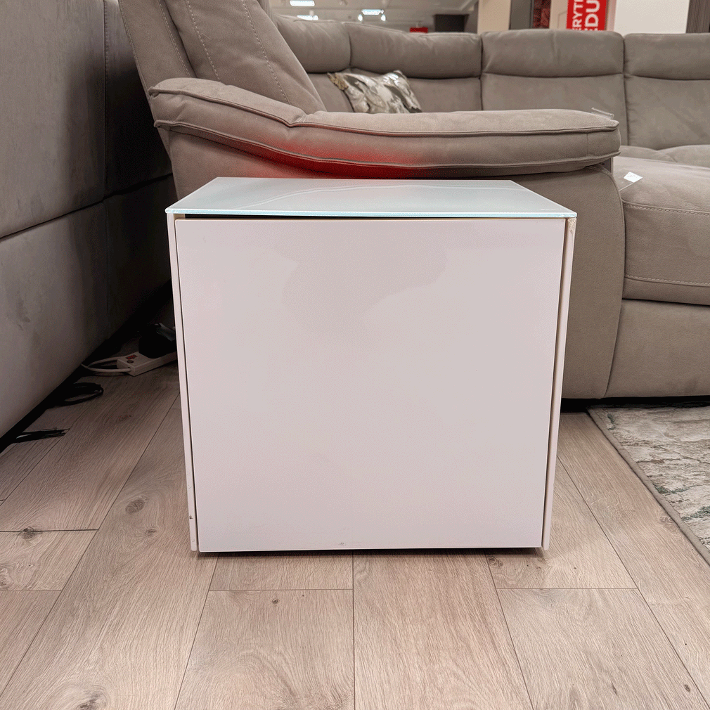 Paragon - Lamp Table - Item As Pictured