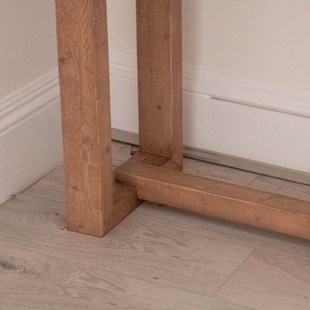 Oakmore - Console Table - Item As Pictured