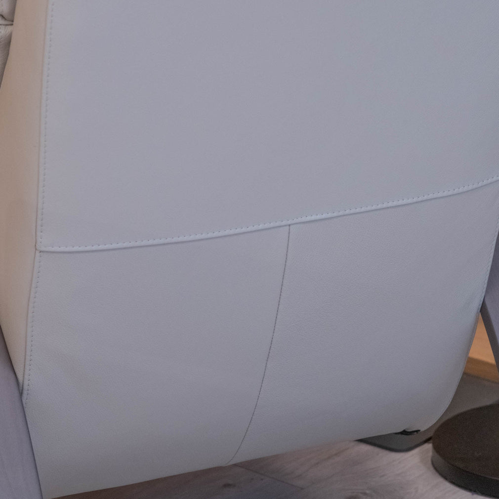 Cosmic - Chair In Dali Leather - Item As Pictured