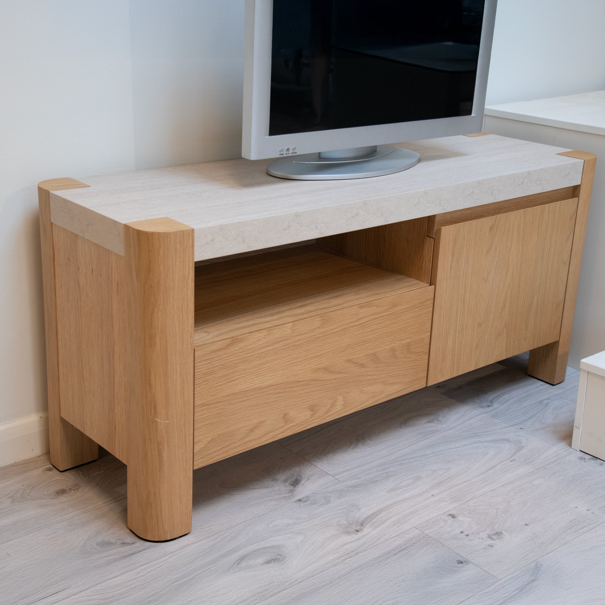 Iowa - TV Unit - Item As Pictured