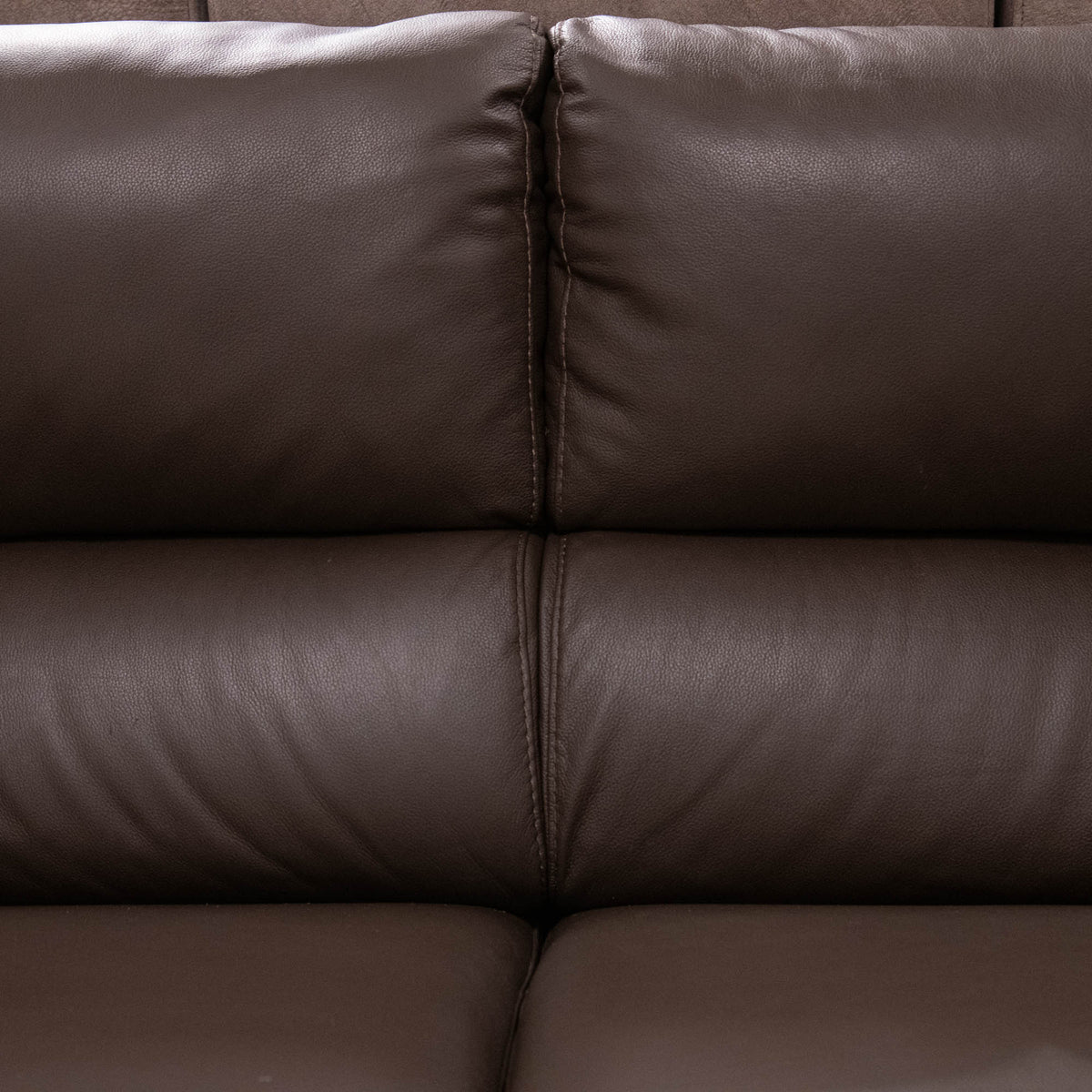 Giovanni - 2.5 Seat Sofa, Leather - Item as Pictured