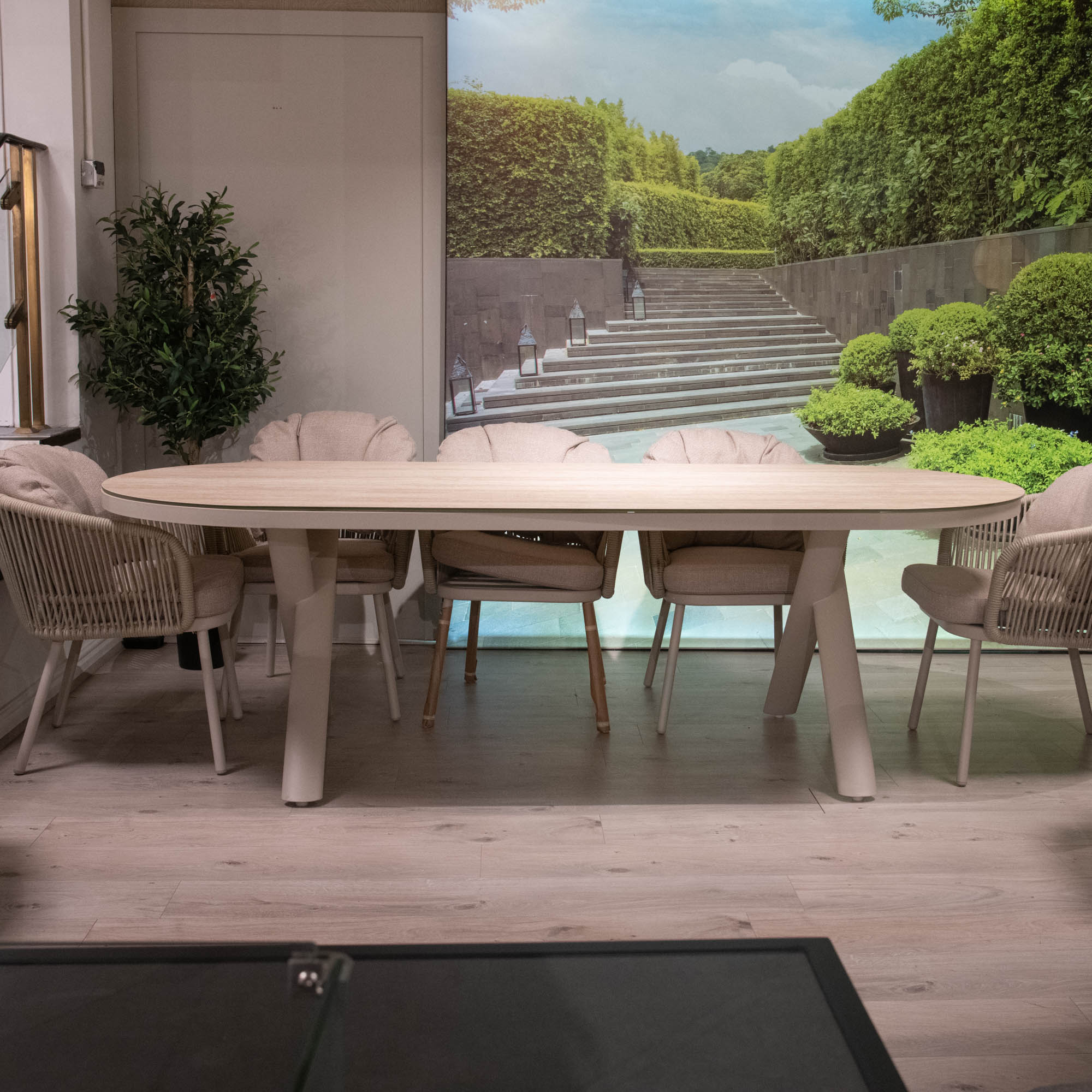 Palm Springs - 8 Seat Oval Garden Dining Set, Beige Aluminium - Item as Pictured