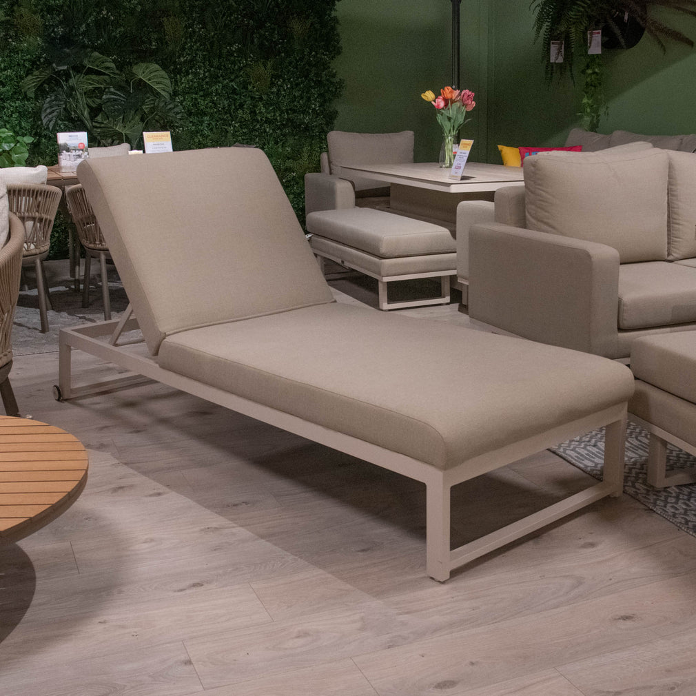 Coral Gables - Cushioned Sun Lounger With Wheels - Item As Pictured