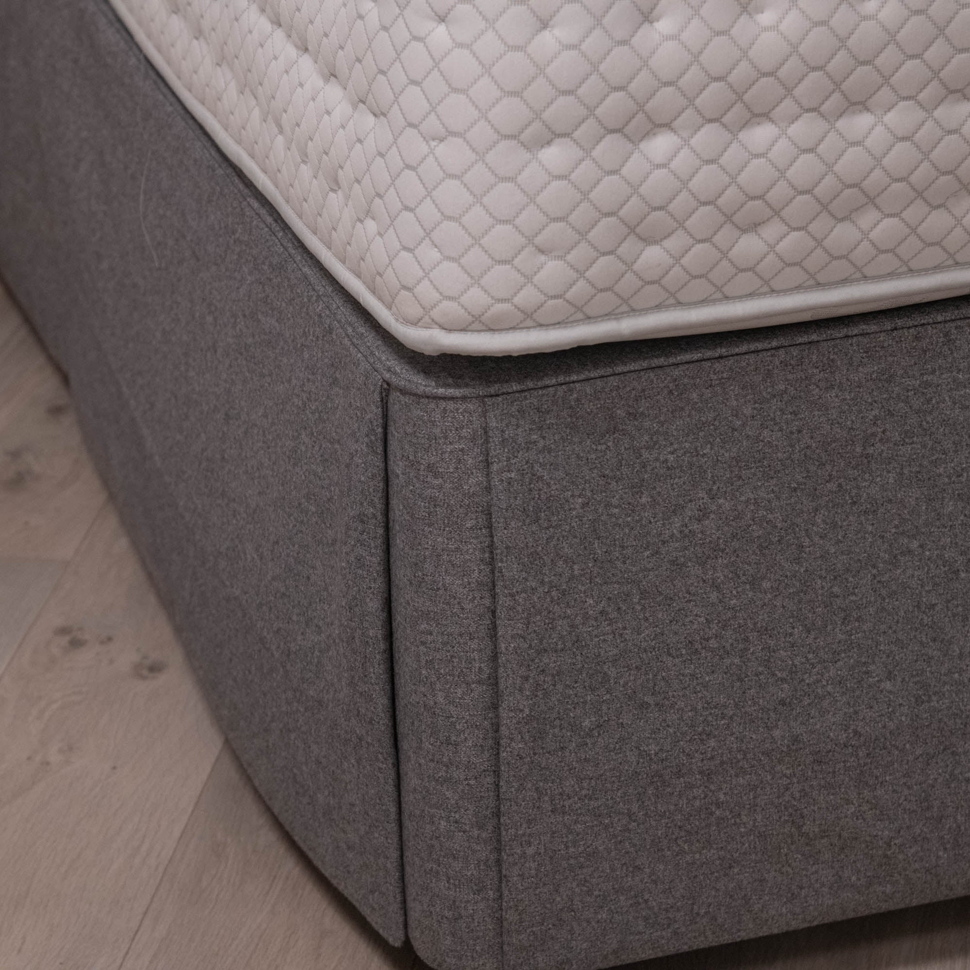 Kelvedon Chiro 4000 - King Divan Bed Set - Item as Pictured