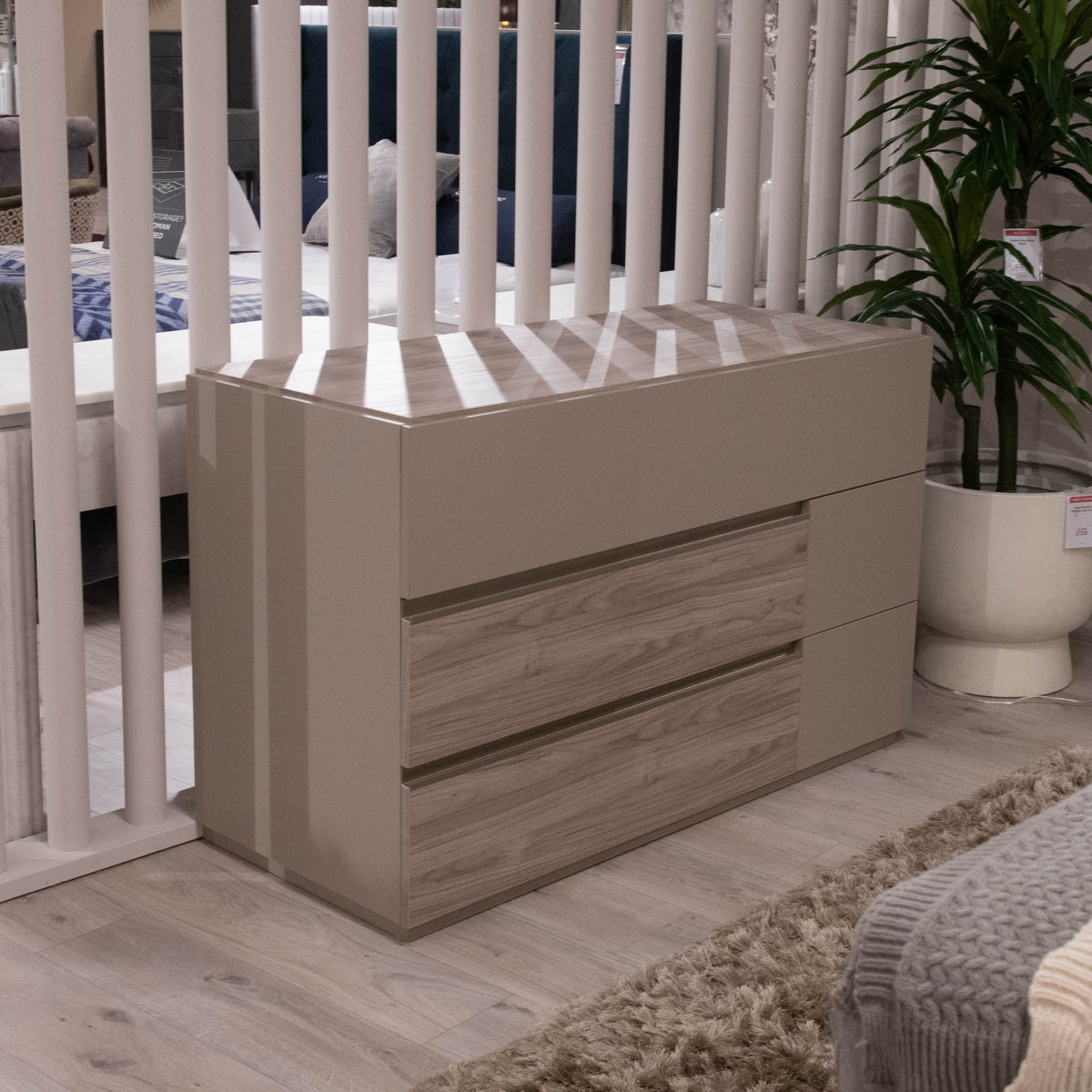 Stratus - 3 Drawer Dresser - Item As Pictured
