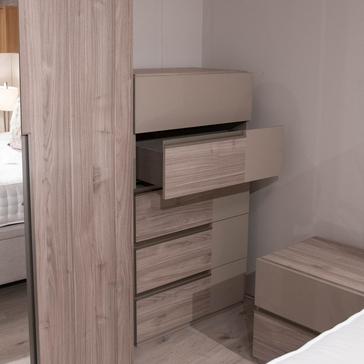 Stratus - 5 Drawer Chest - Item As Pictured