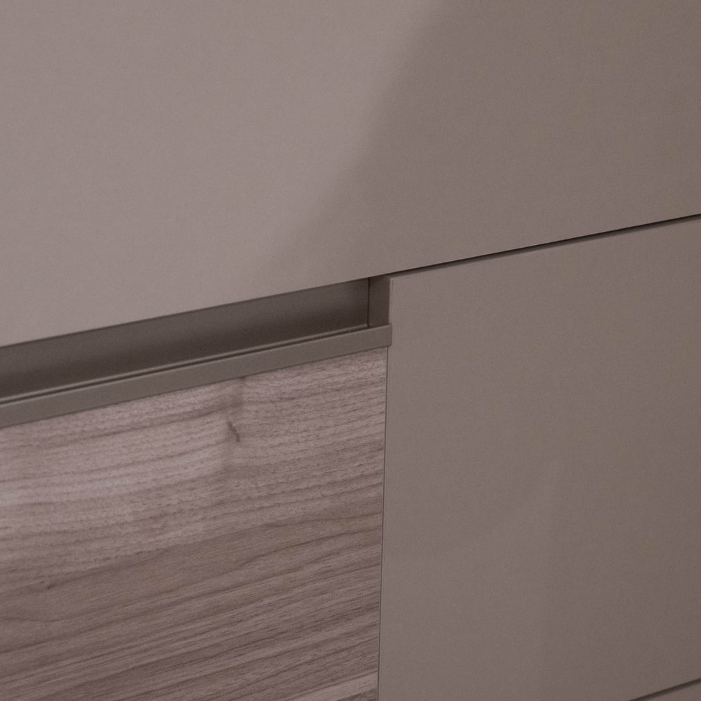 Stratus - 5 Drawer Chest - Item As Pictured