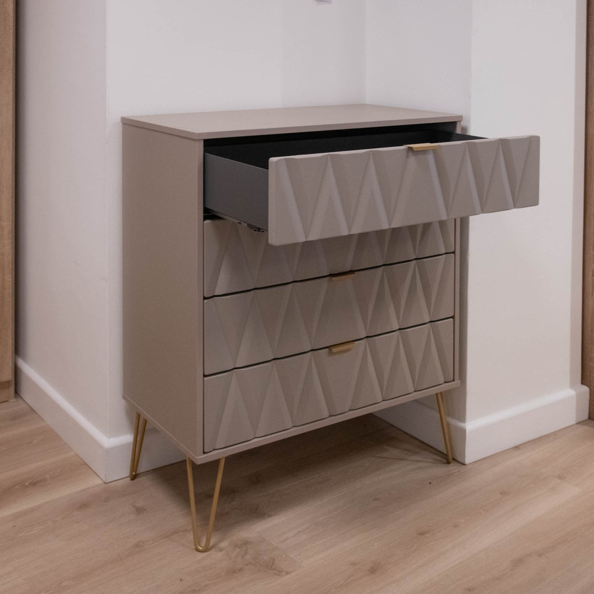 Jewel - 4 Drawer Chest of Drawers - Item as Pictured