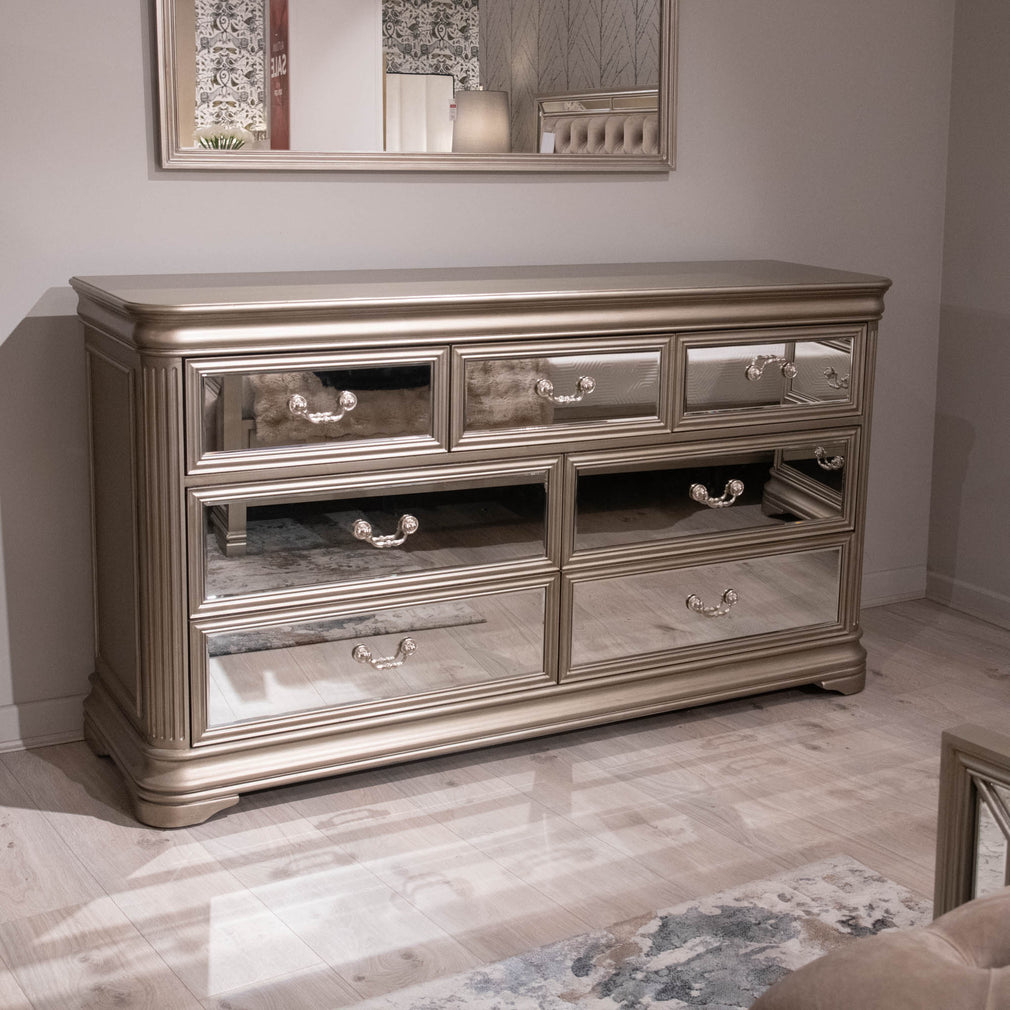Royale - 7 Drawer Chest of Drawers - Item as Pictured