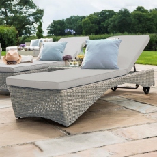 Sunlounger In Light Grey Rattan - Oyster Bay