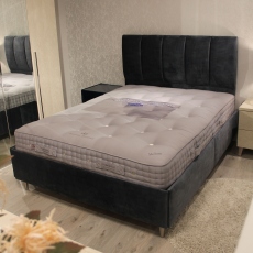 King (150cm) 4 Drawer Divan Base On Legs With Headboard - Item as Pictured - New Forest Collection 
