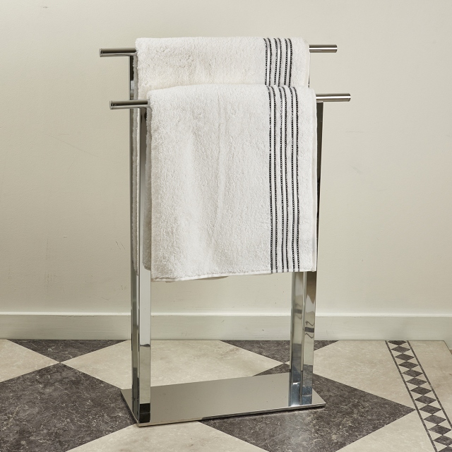 Cult De Luxe White Towel Collection