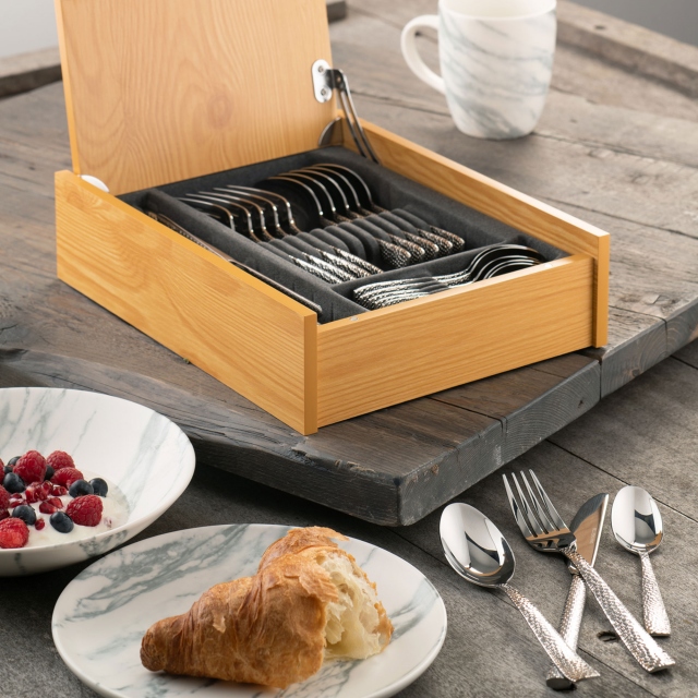 Nordica 24 Piece Cutlery Set in Wooden Box